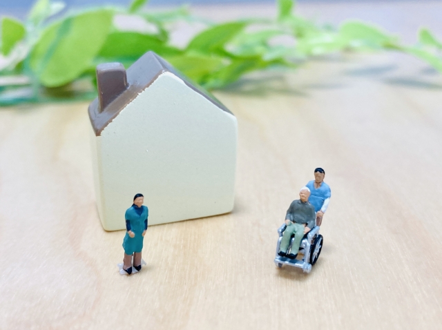 親が施設に入った後、実家はどうすべき？